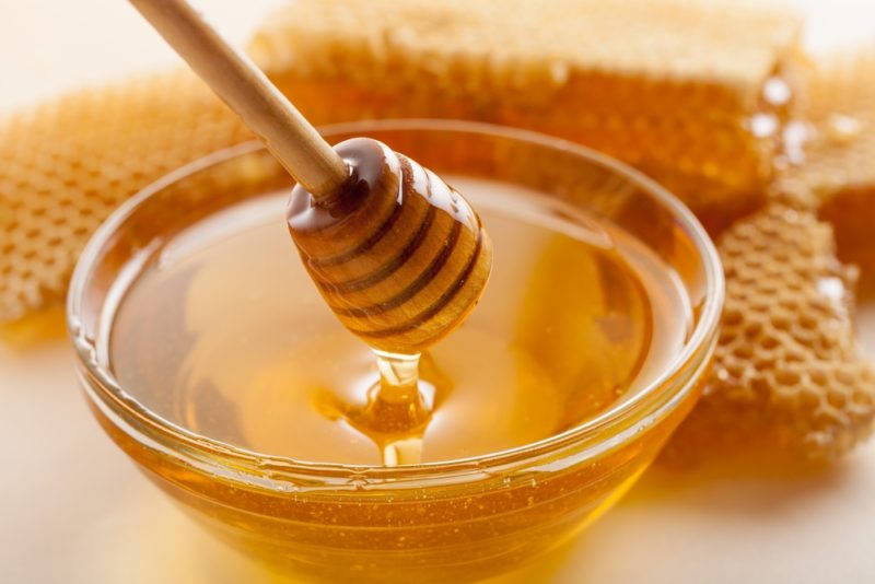 5 Reasons You Should Be Obsessed With Honey